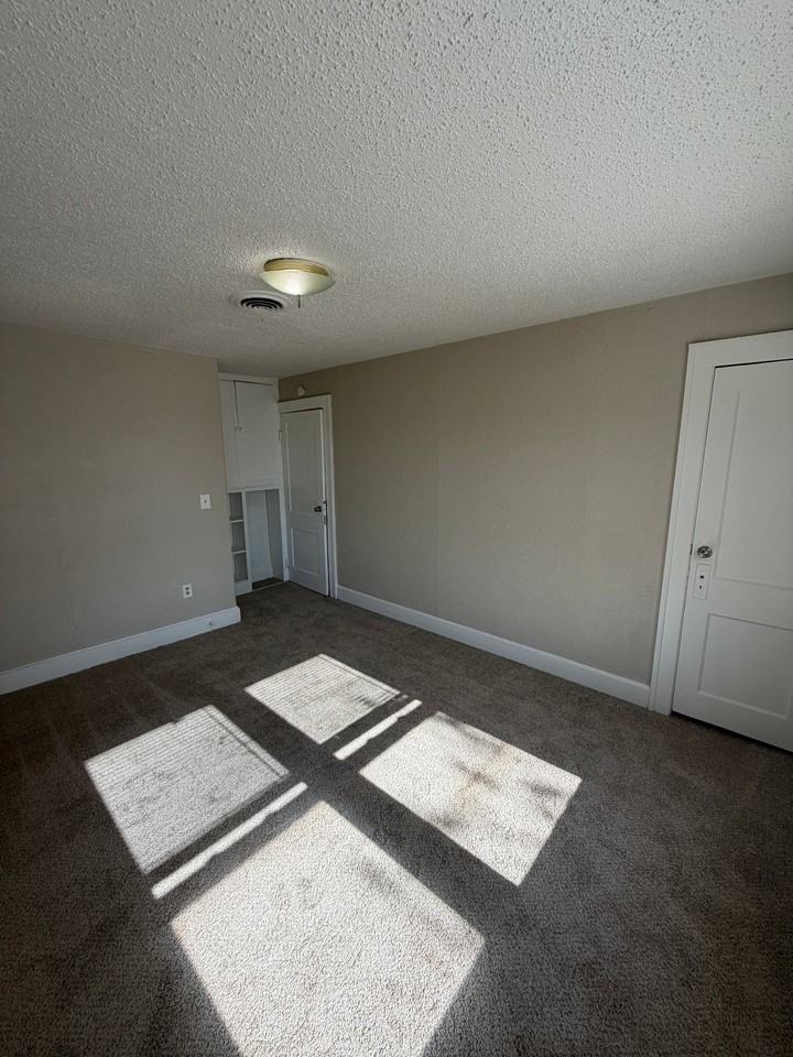 2220 S Taylor St #B - Photo 7 of 20