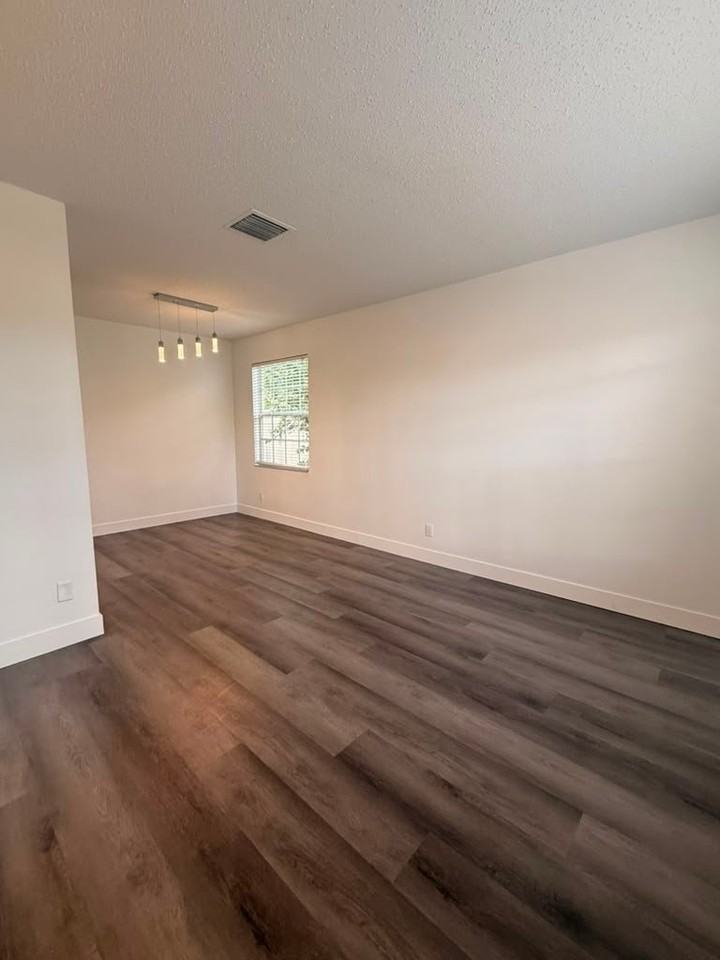 10718 Northridge Ct - Photo 5 of 20