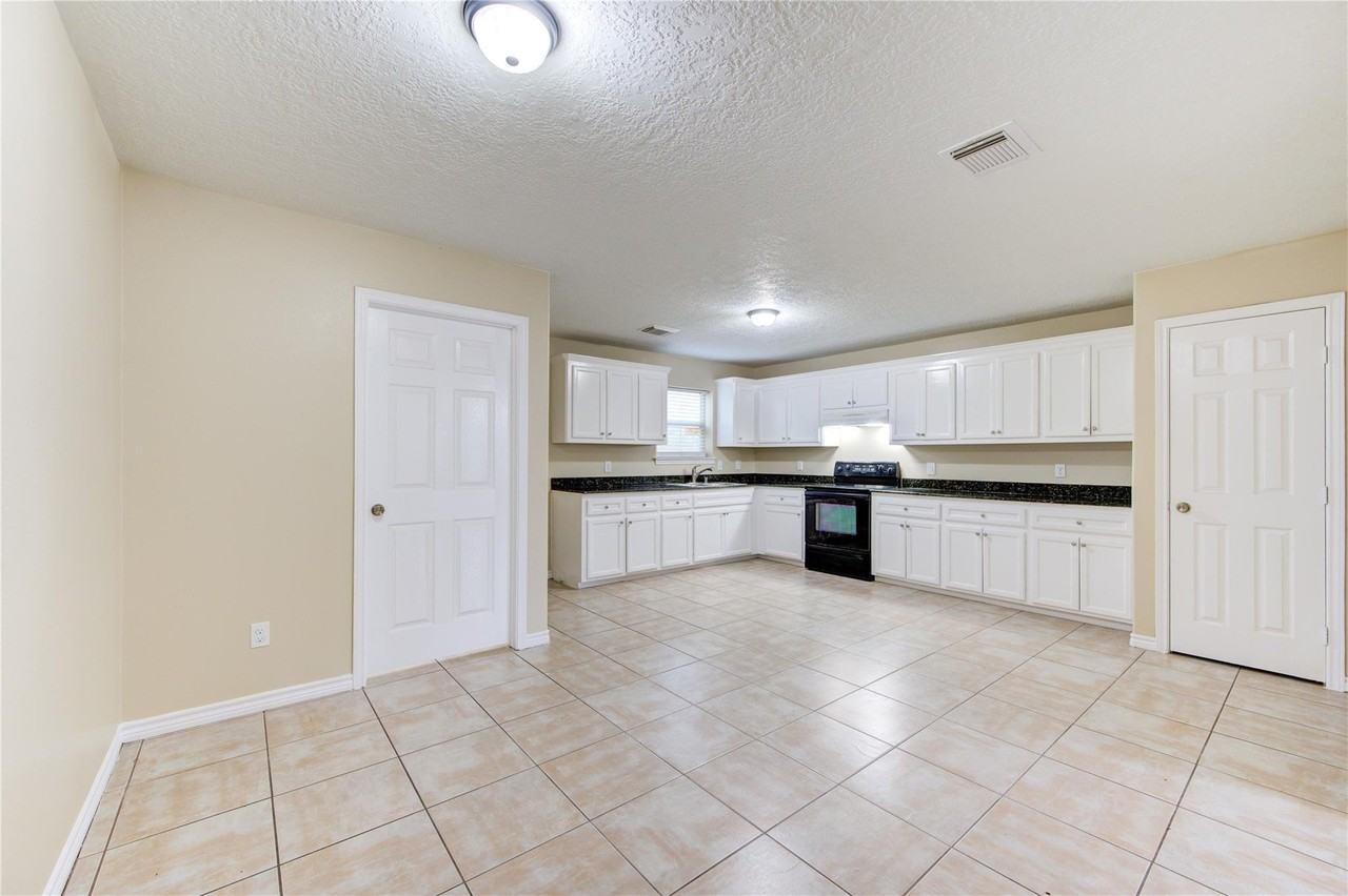 605 Center St #B - Photo 6 of 6