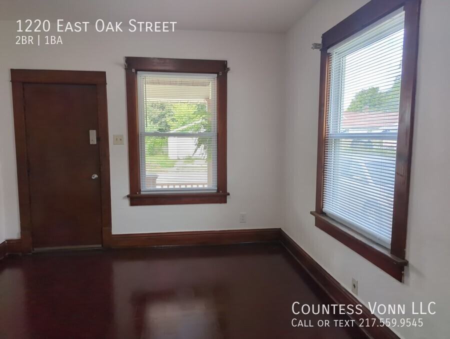 1220 E Oak St - Photo 2 of 17
