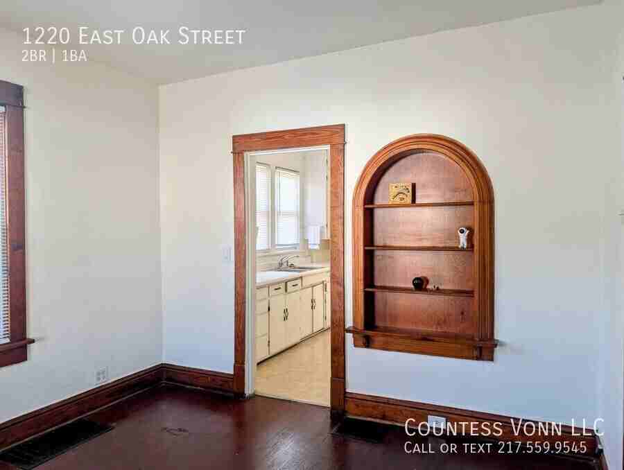 1220 E Oak St - Photo 3 of 17