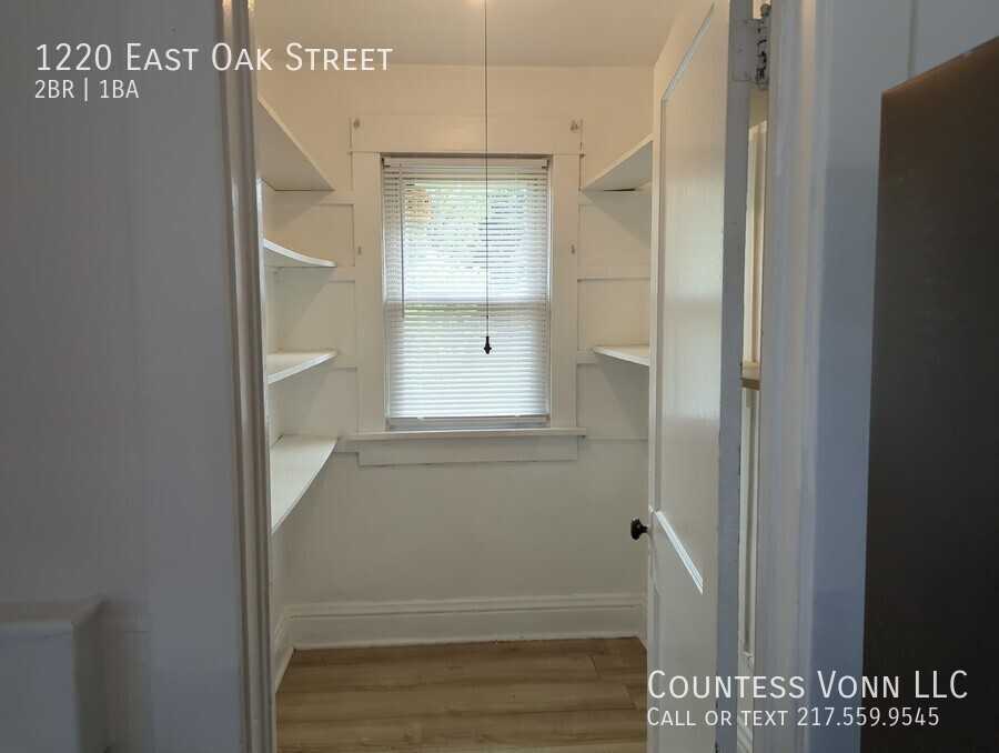 1220 E Oak St - Photo 7 of 17