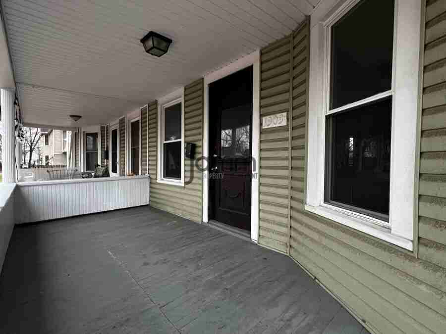 1303 Castle Ave - Photo 2 of 17