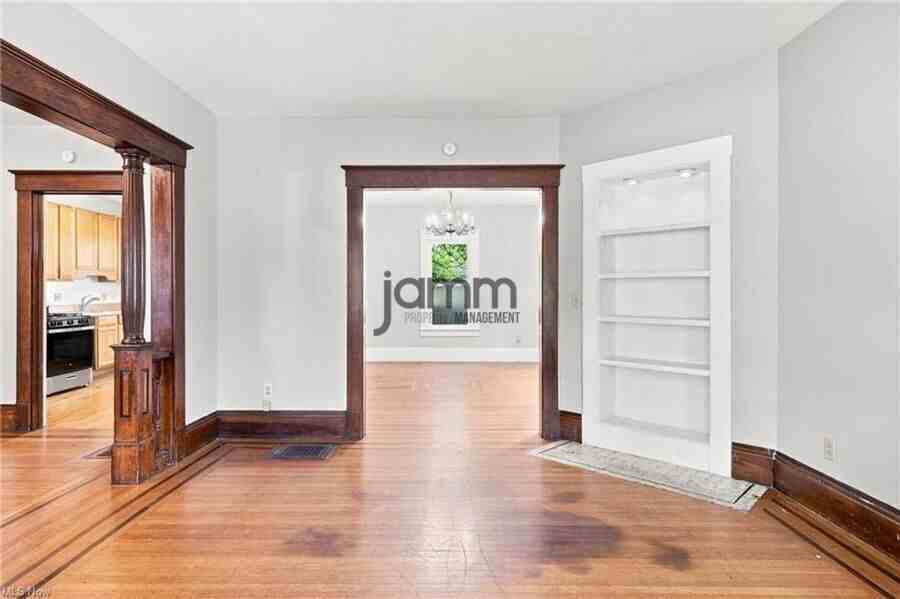 1303 Castle Ave - Photo 4 of 17