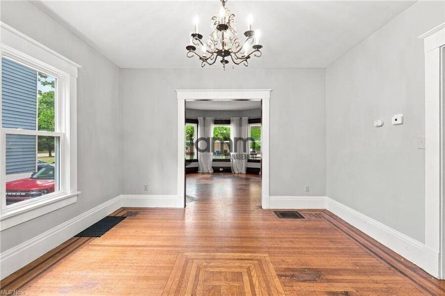 1303 Castle Ave - Photo 5 of 17