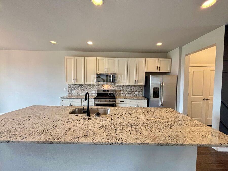 4183 Parkwood Trl - Photo 4 of 23