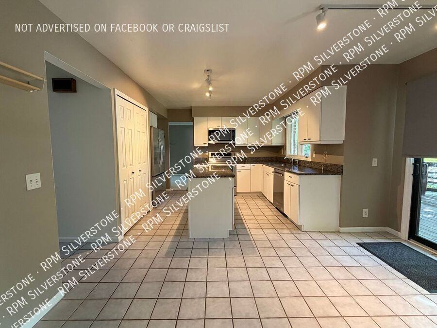 2945 Cedar Ridge Dr - Photo 2 of 14