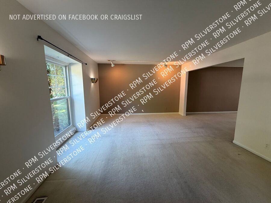 2945 Cedar Ridge Dr - Photo 3 of 14