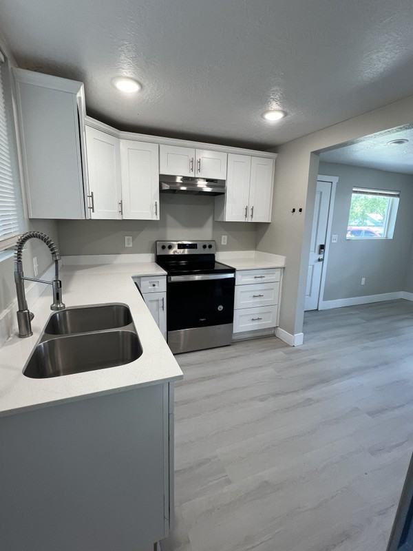 1535 W Russett Ave #1 - Photo 4 of 13