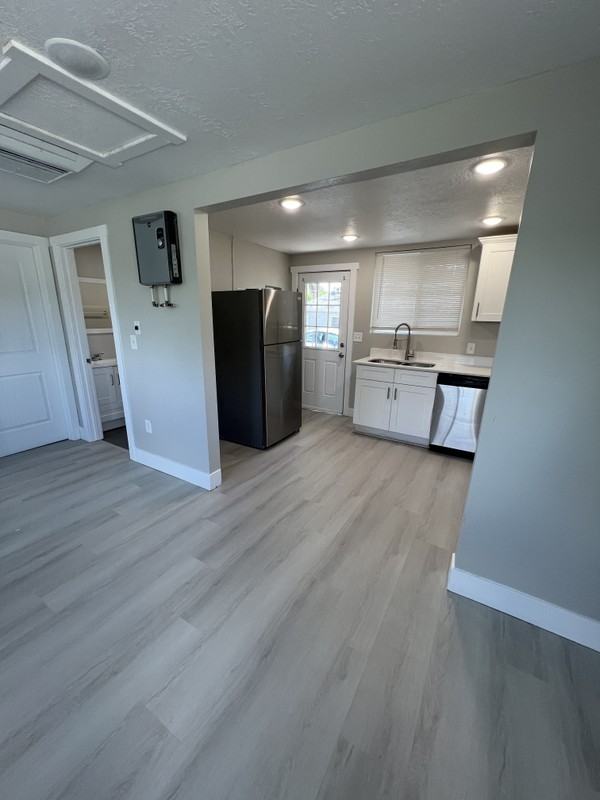 1535 W Russett Ave #1 - Photo 6 of 13