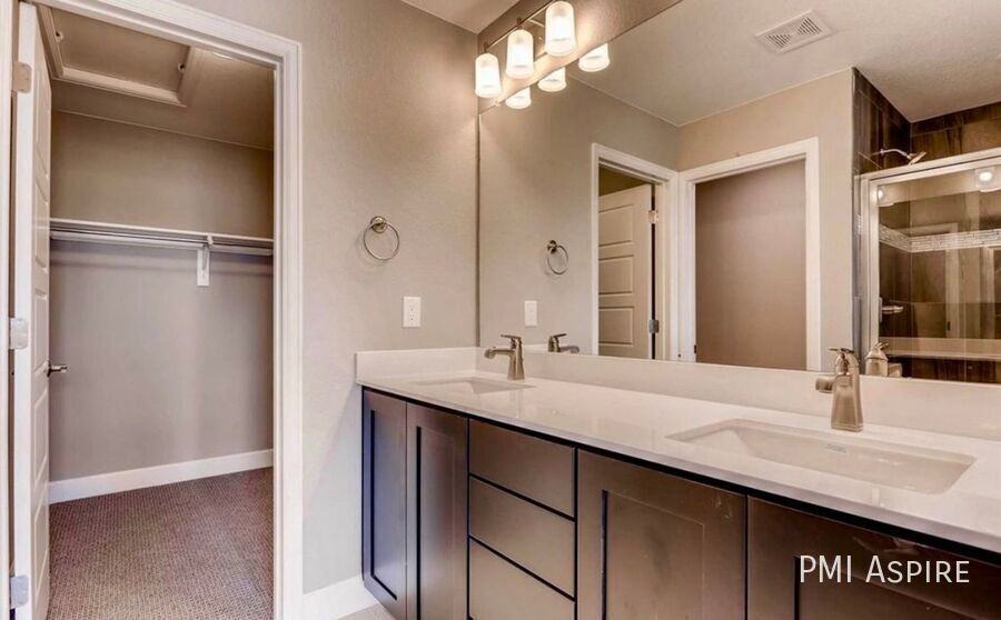 2586 Meadows Blvd #B - Photo 6 of 8