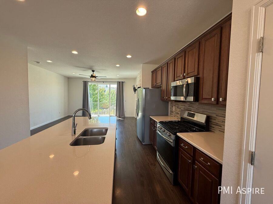 2586 Meadows Blvd #B - Photo 7 of 8