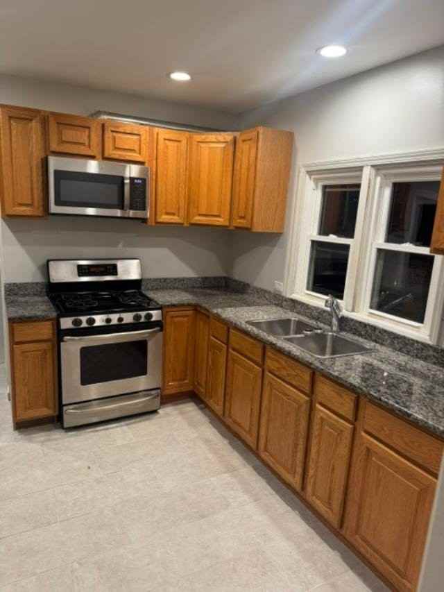 1022 S 4th St - Photo 5 of 10