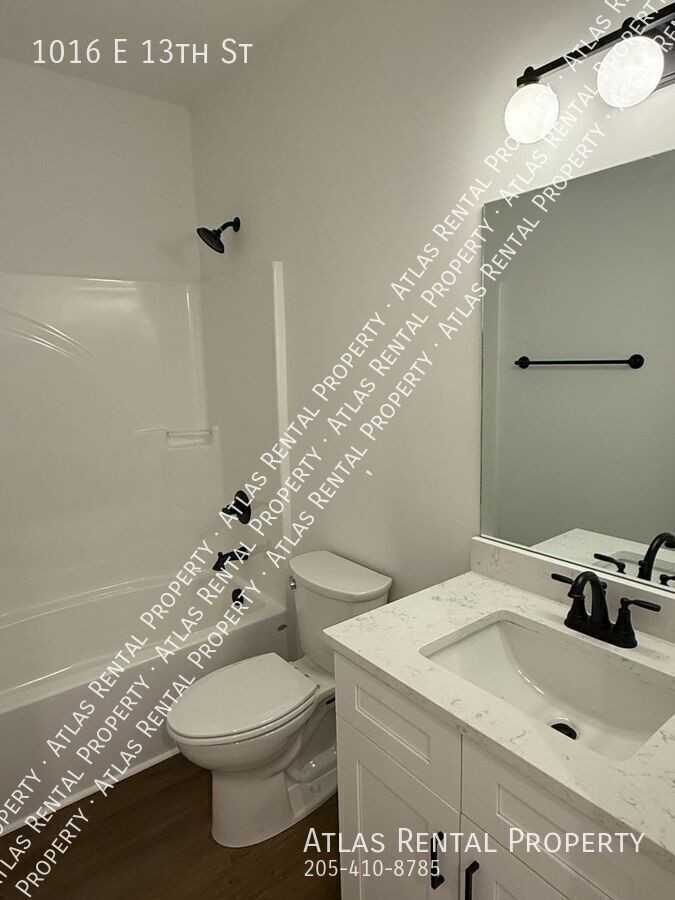 1016 E 13th St - Photo 4 of 10
