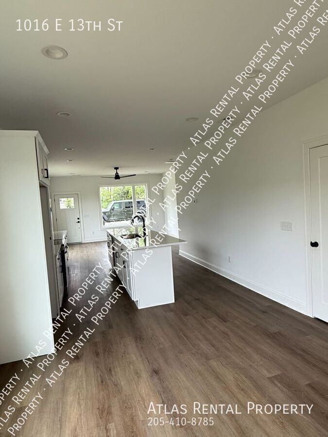 1016 E 13th St - Photo 6 of 10
