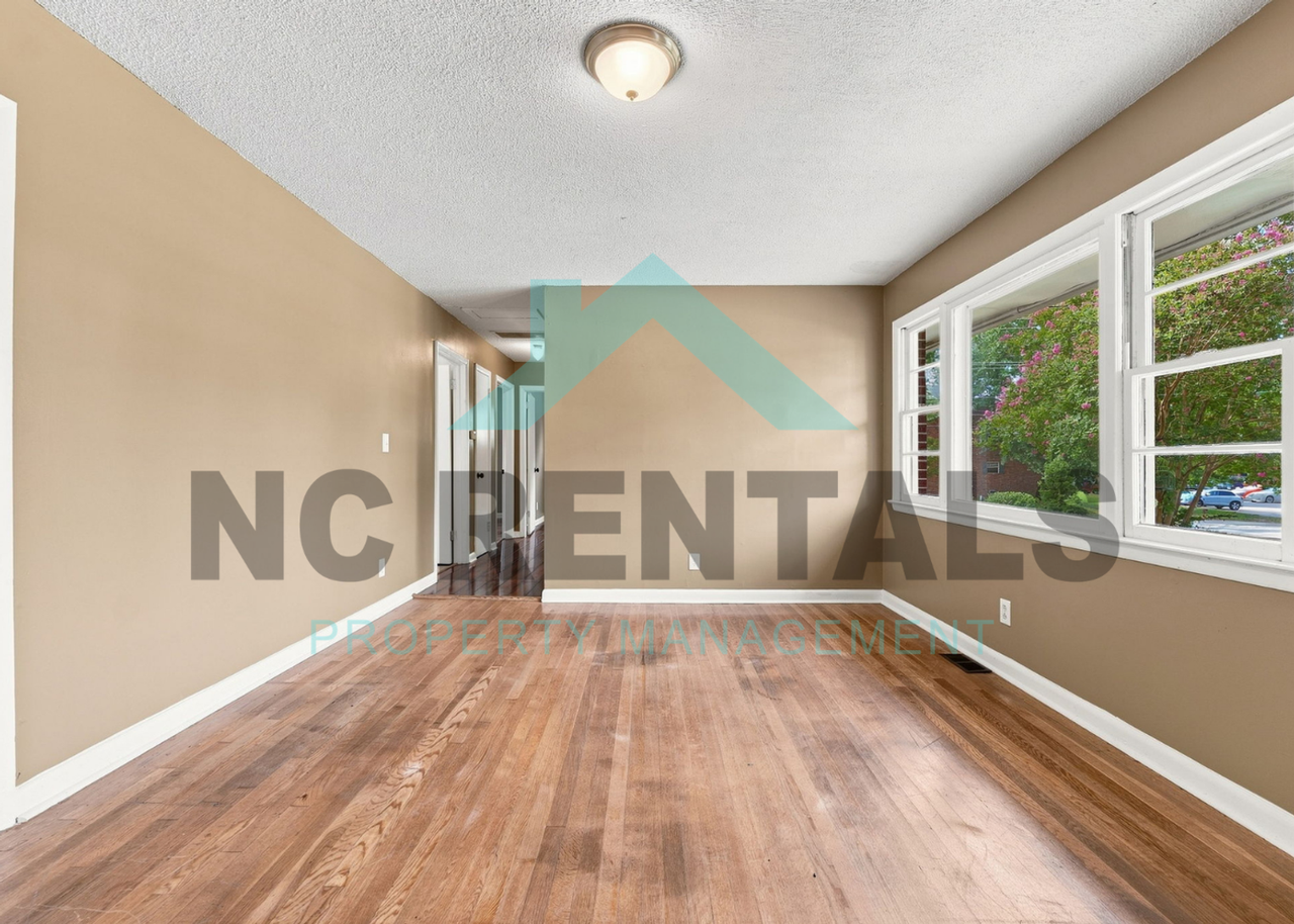 1800 Woodmere Dr - Photo 5 of 33
