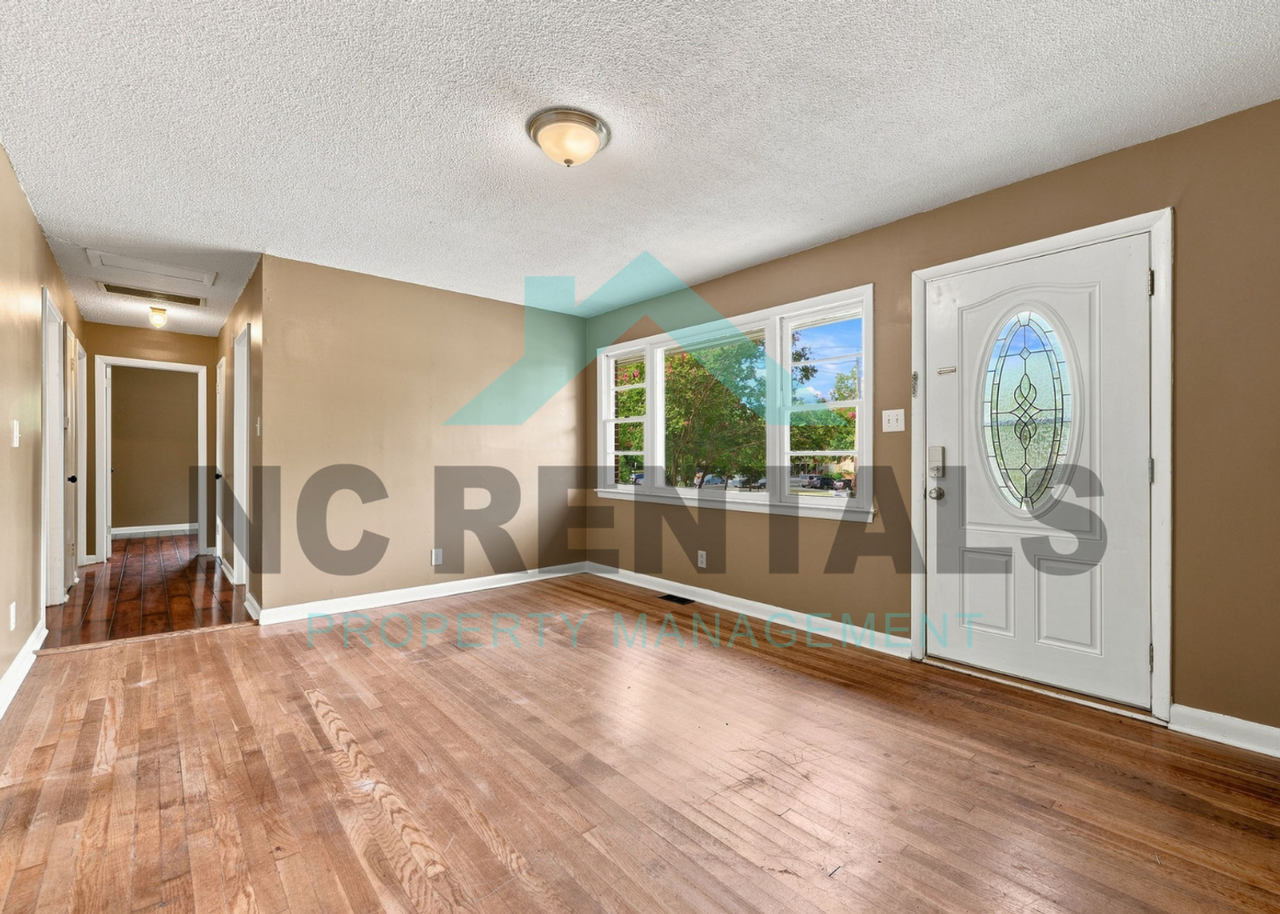 1800 Woodmere Dr - Photo 6 of 33