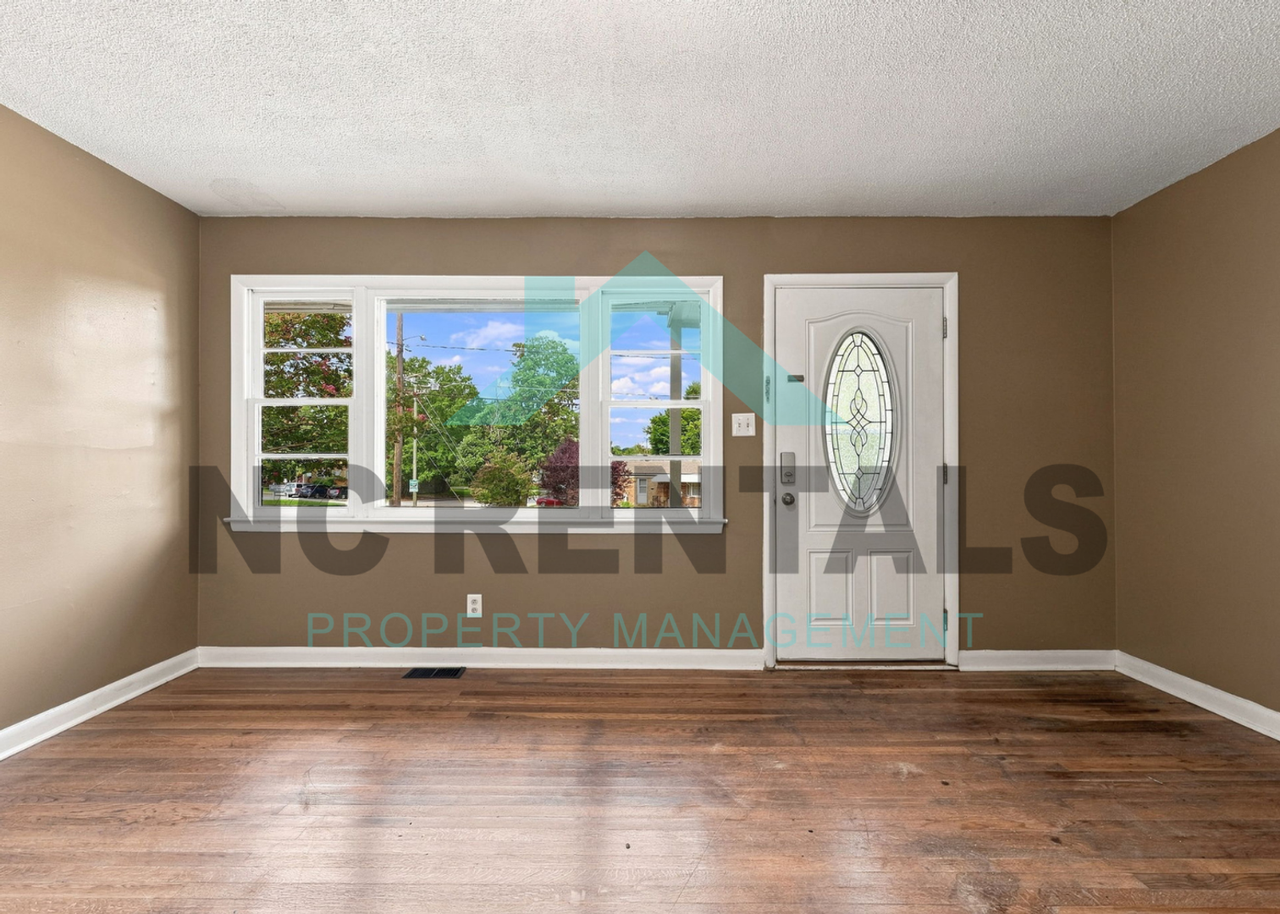 1800 Woodmere Dr - Photo 7 of 33