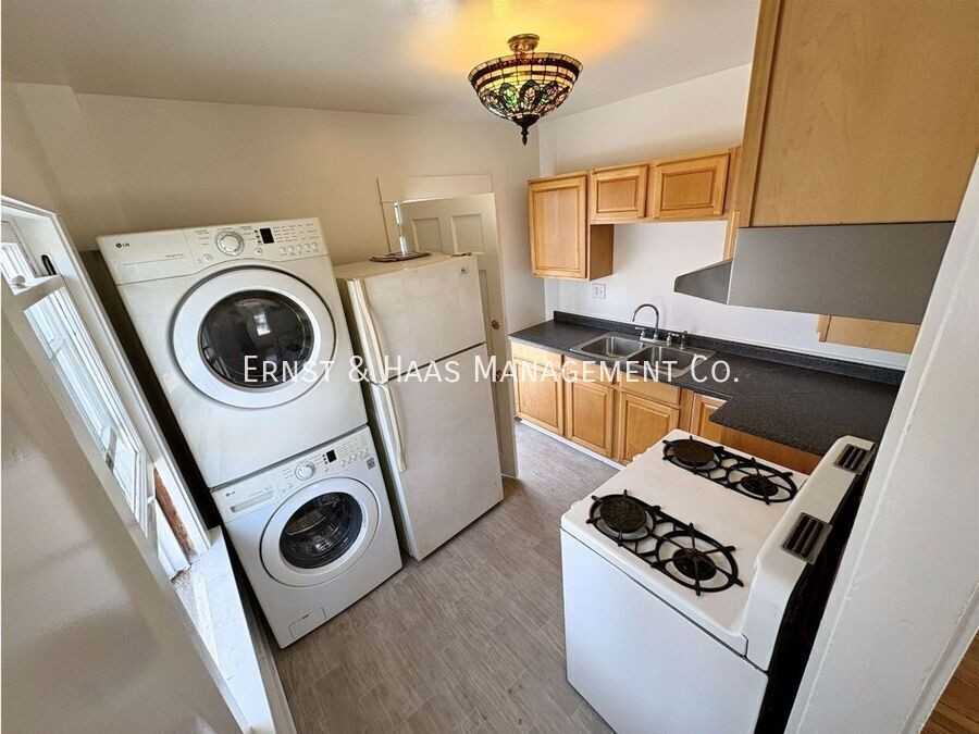 926 1/2 Newport Ave - Photo 3 of 8