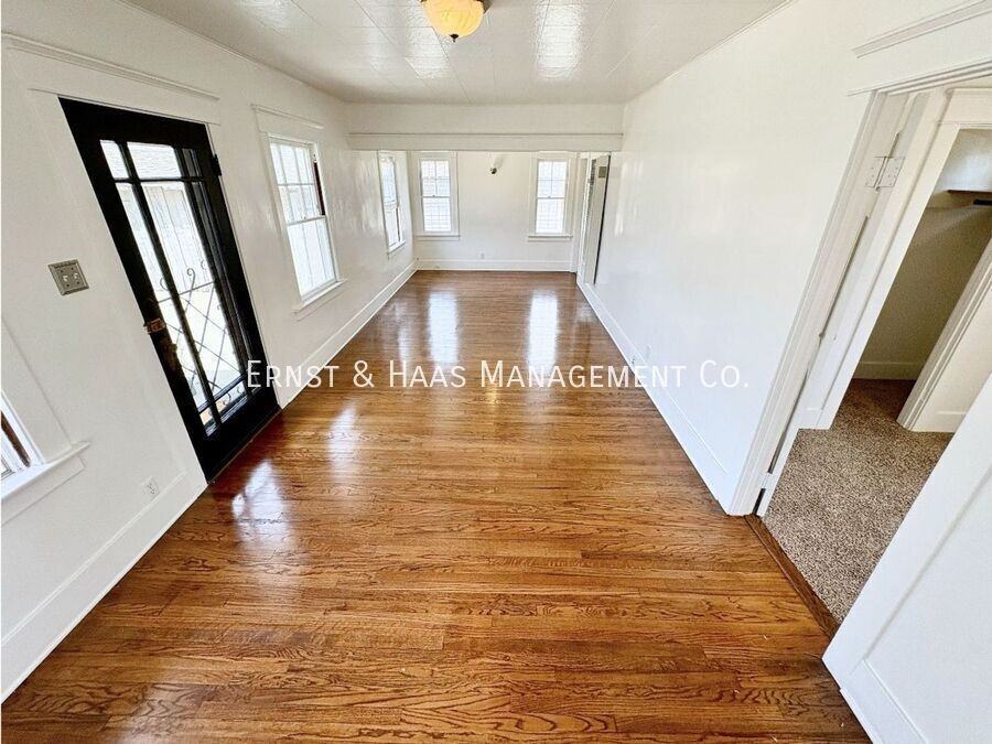 926 1/2 Newport Ave - Photo 4 of 8