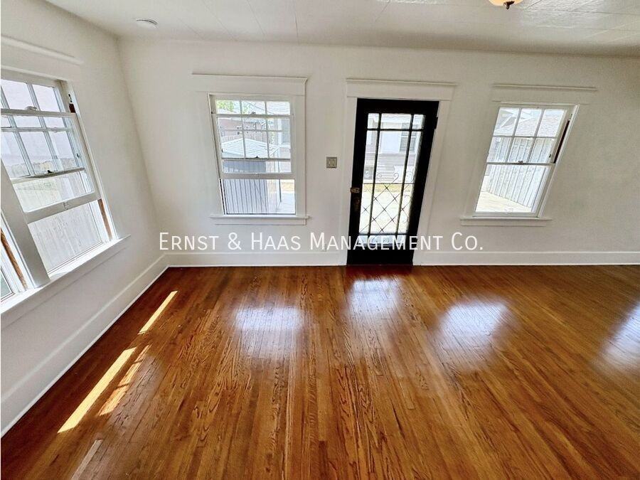 926 1/2 Newport Ave - Photo 5 of 8