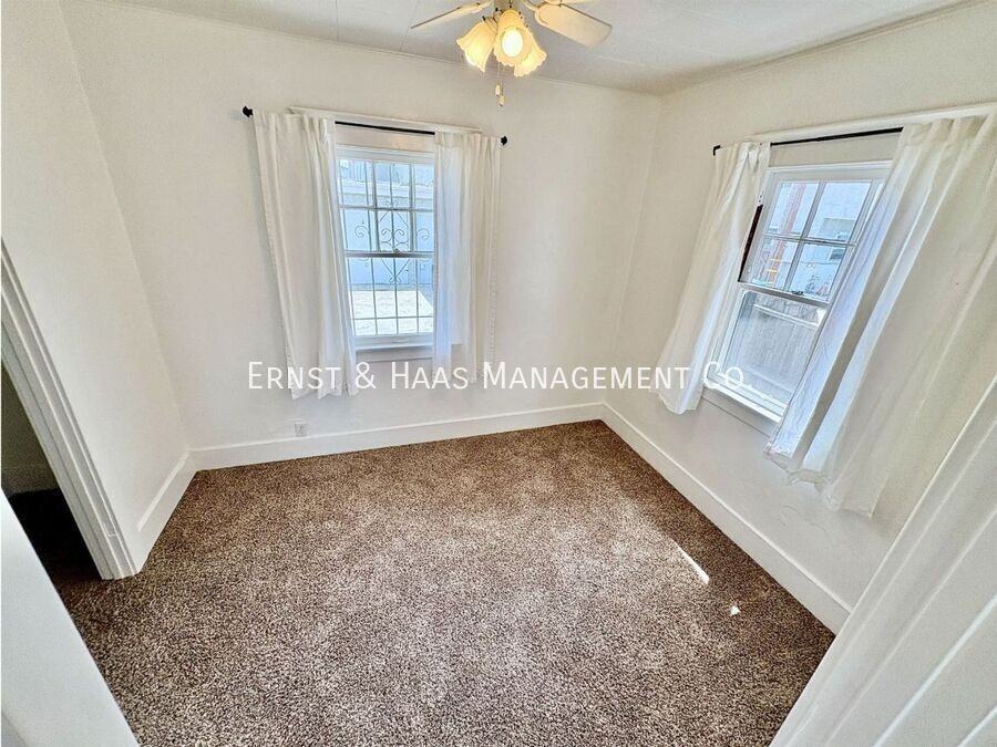 926 1/2 Newport Ave - Photo 7 of 8