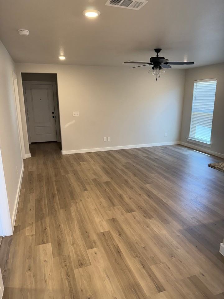 6412 Lewisville Ln - Photo 4 of 17