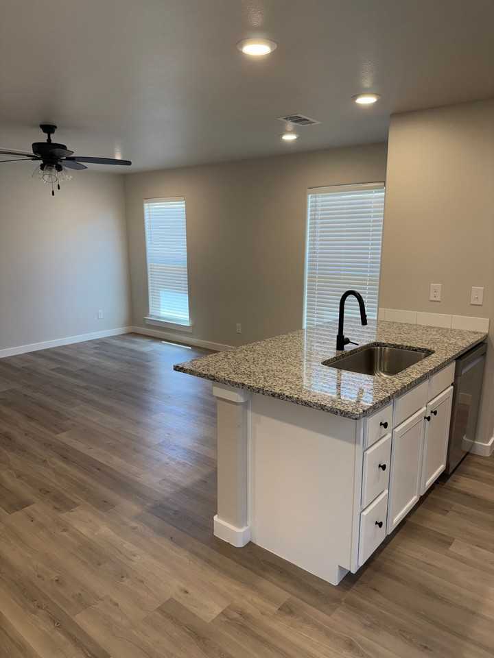 6412 Lewisville Ln - Photo 5 of 17