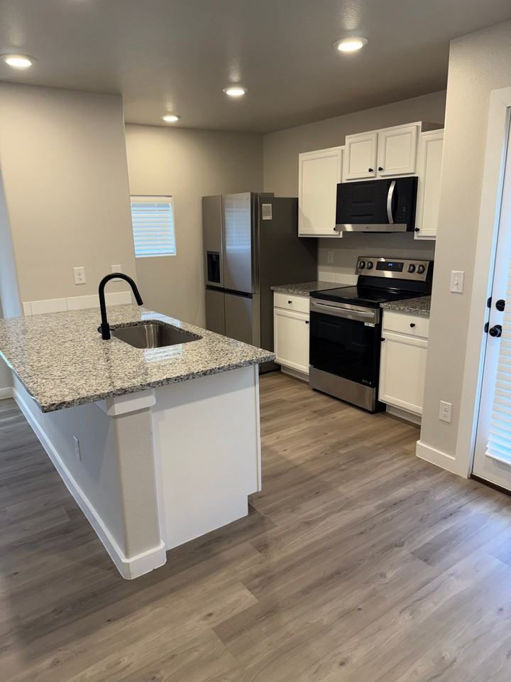 6412 Lewisville Ln - Photo 6 of 17