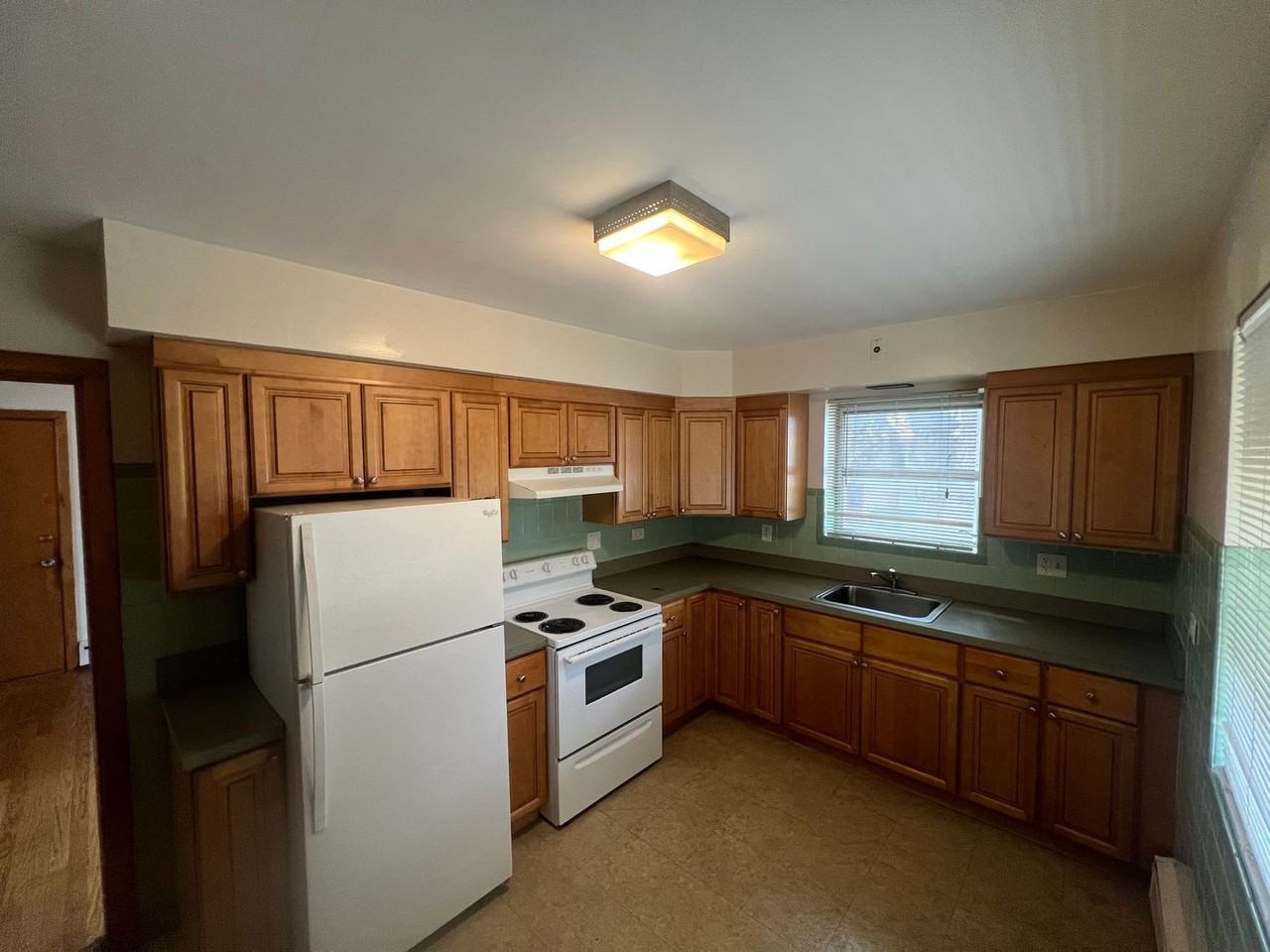 1648 Clarence Ave #1R - Photo 2 of 8