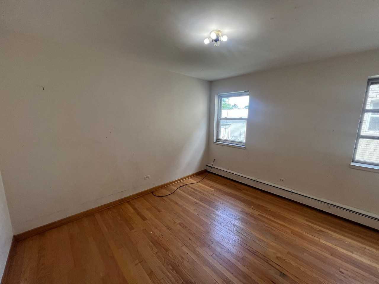1648 Clarence Ave #1R - Photo 5 of 8