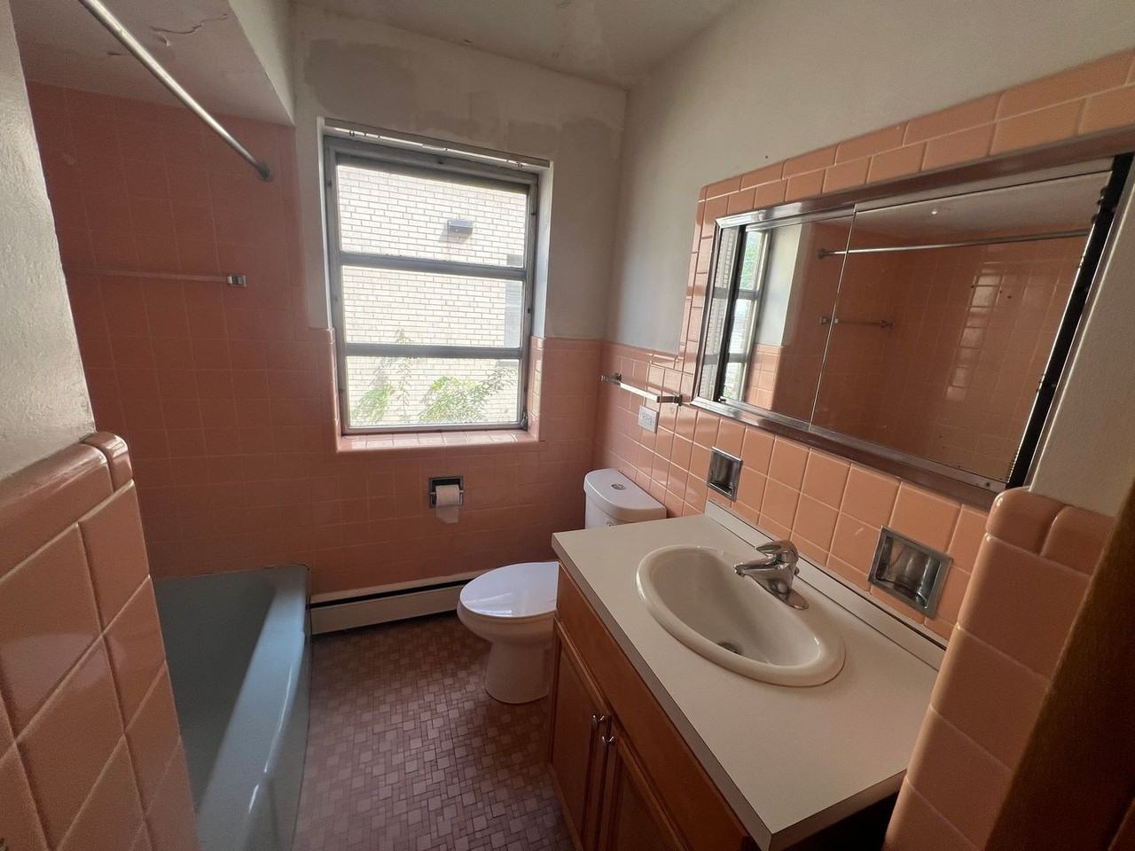 1648 Clarence Ave #1R - Photo 6 of 8