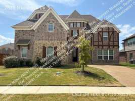 featured image of 2823 Mariposa Dr