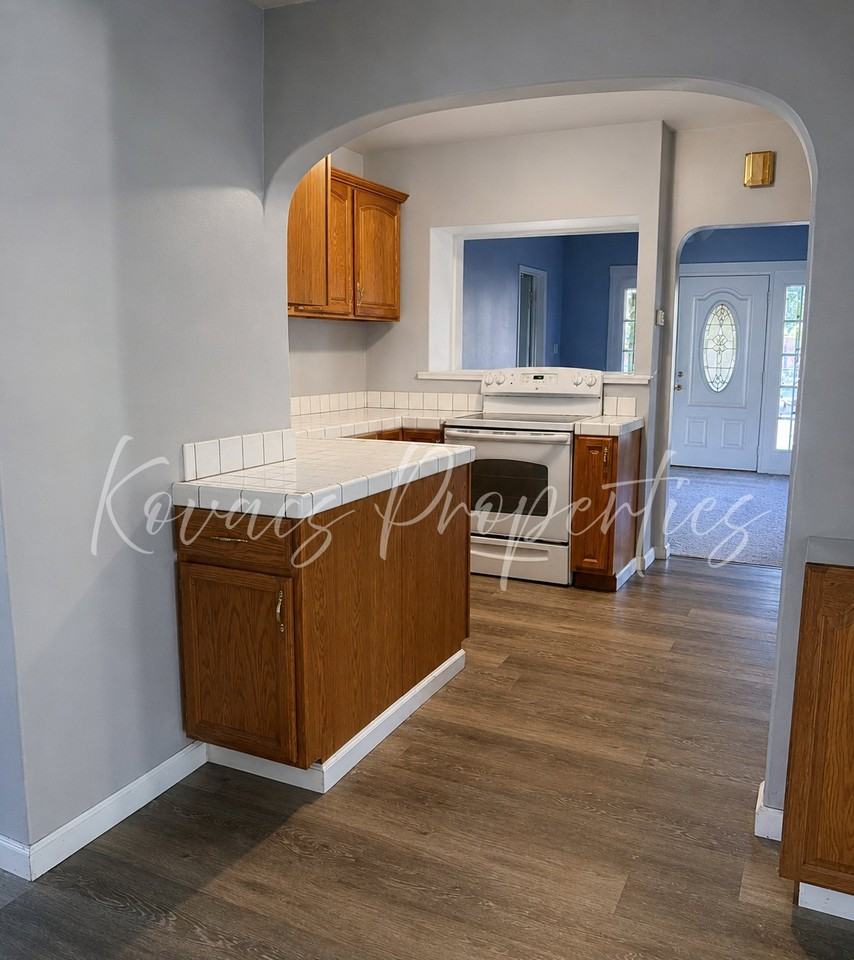 1036 N Rosemore Ave - Photo 4 of 13