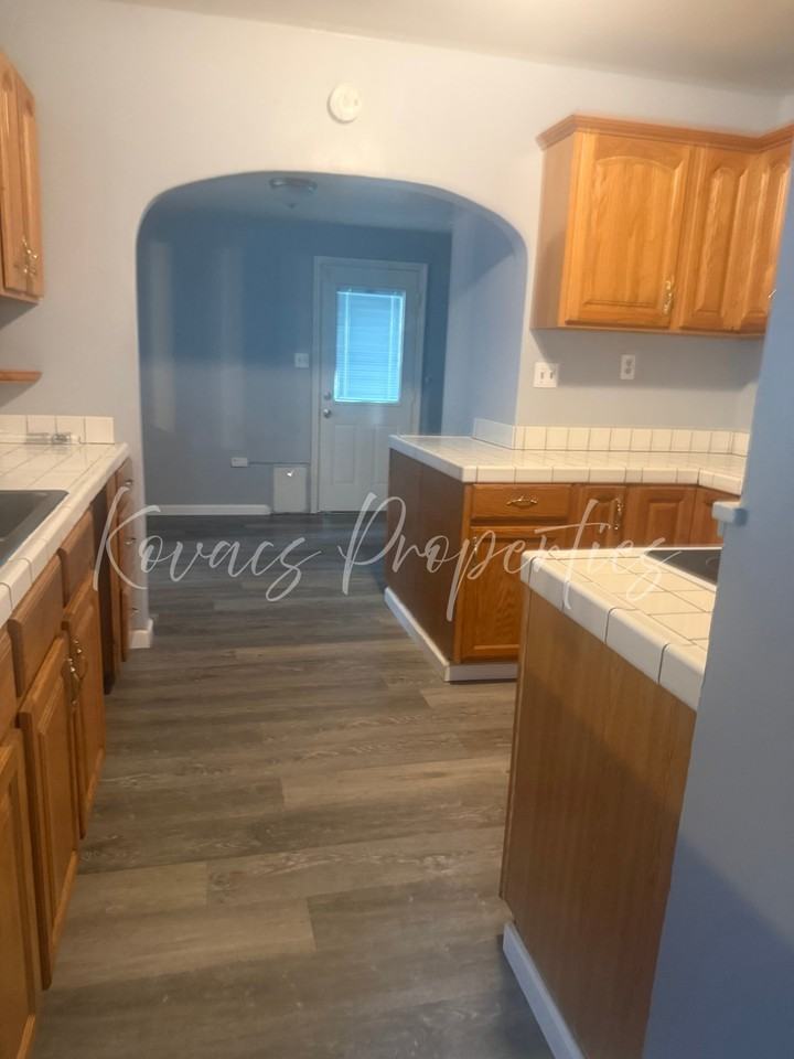 1036 N Rosemore Ave - Photo 5 of 13