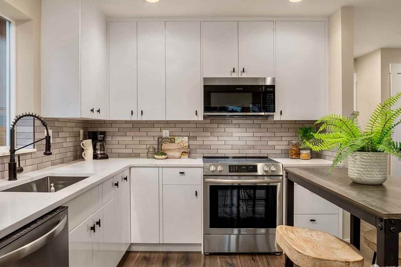 2823 Nw 57th St - Photo 2 of 12