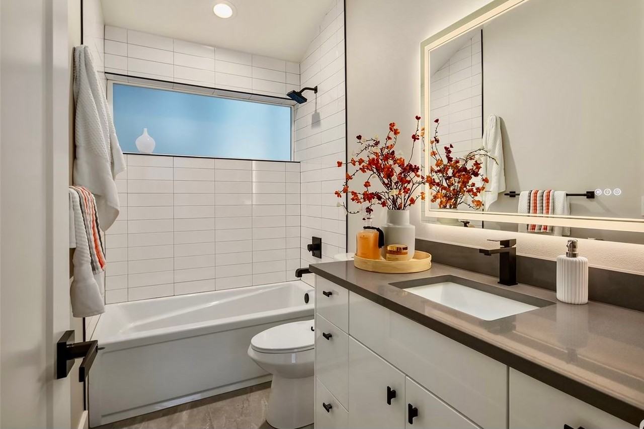 2823 Nw 57th St - Photo 5 of 12