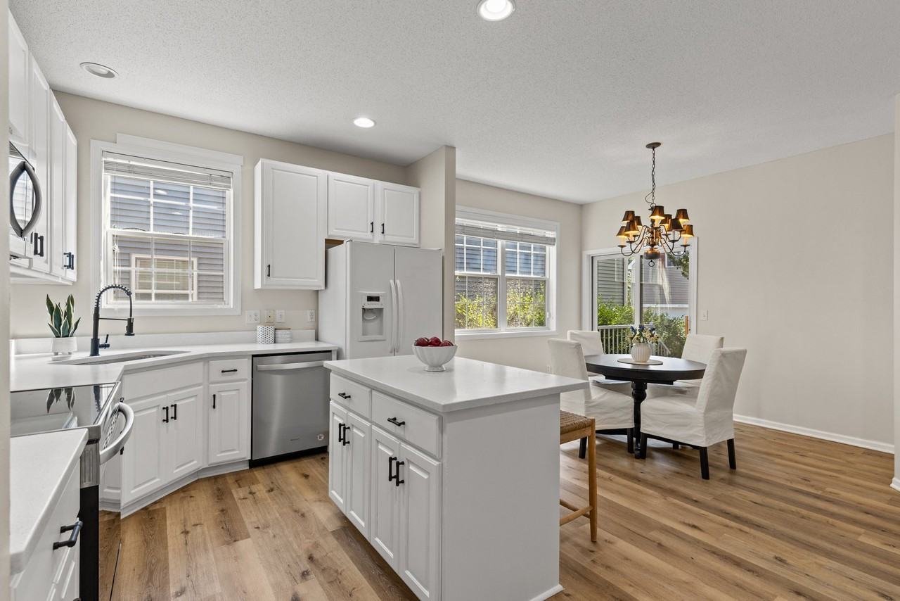 15734 Porchlight Ln - Photo 4 of 20