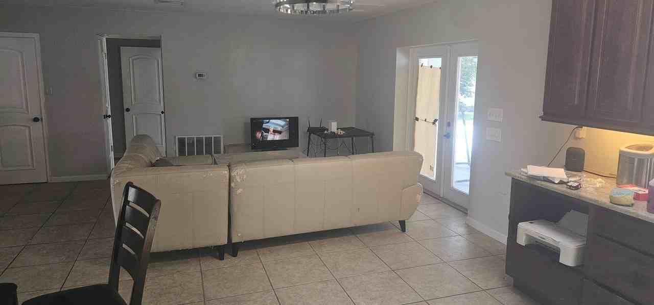 502 Canal Dr #1 - Photo 3 of 4