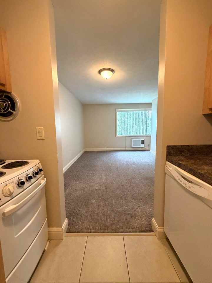 1810 E St #109 - Photo 4 of 10