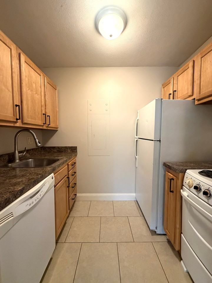 1810 E St #109 - Photo 5 of 10