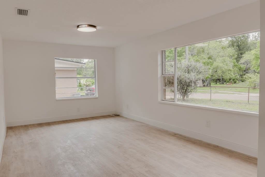 1255 Pine St - Photo 2 of 12