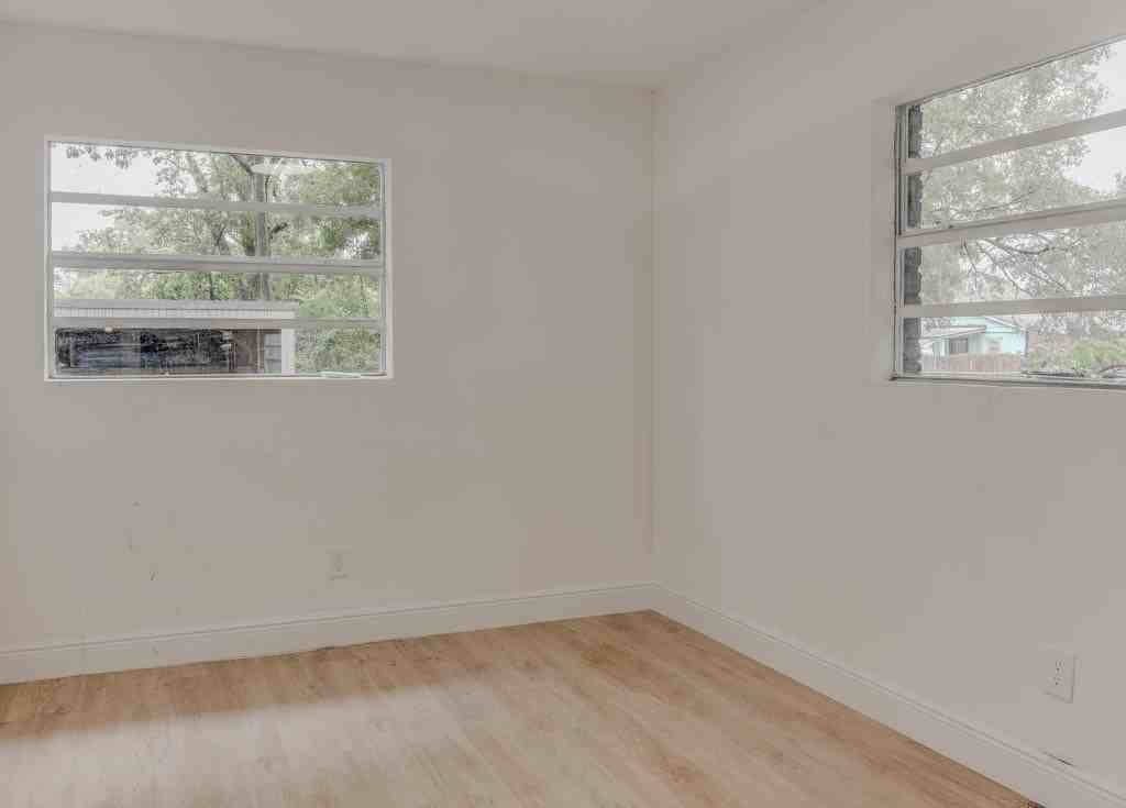 1255 Pine St - Photo 7 of 12