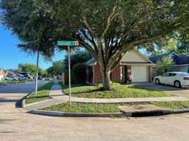 featured image of 1102 Camelot Ln