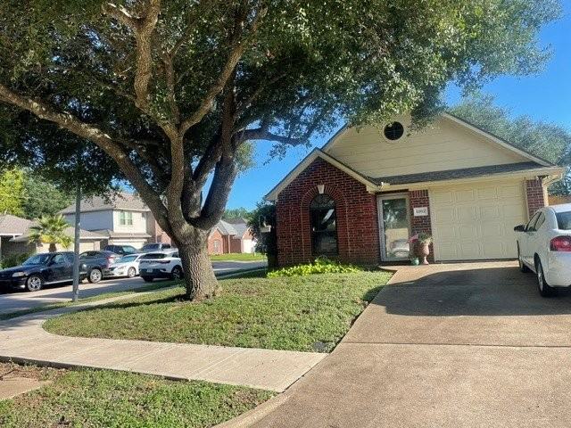 1102 Camelot Ln - Photo 2 of 17