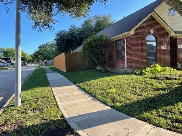 1102 Camelot Ln - Photo 3 of 17