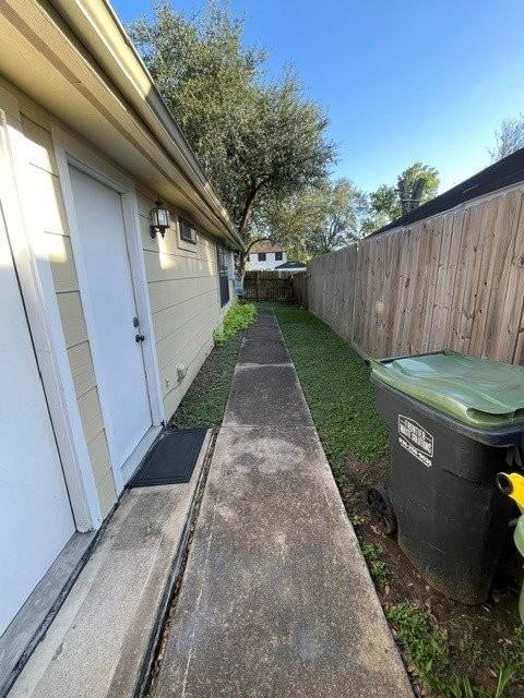 1102 Camelot Ln - Photo 4 of 17