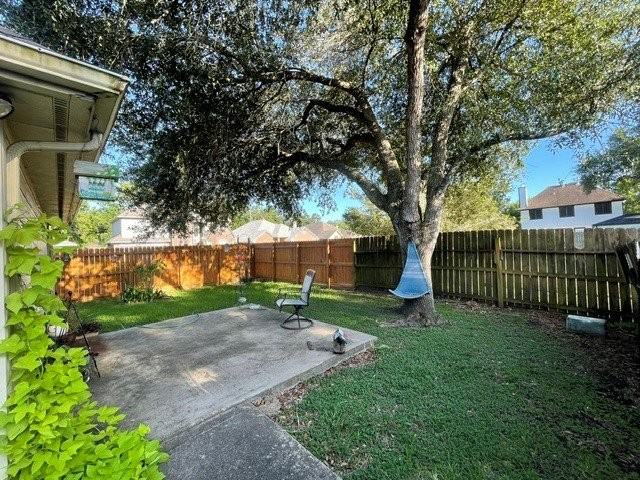 1102 Camelot Ln - Photo 5 of 17