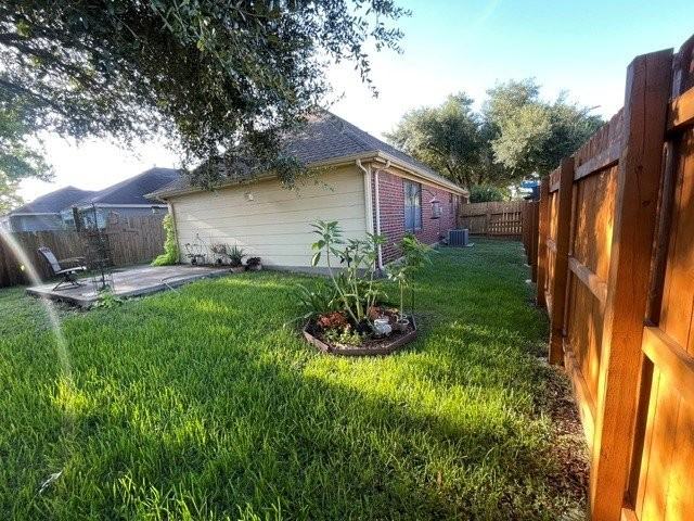 1102 Camelot Ln - Photo 6 of 17