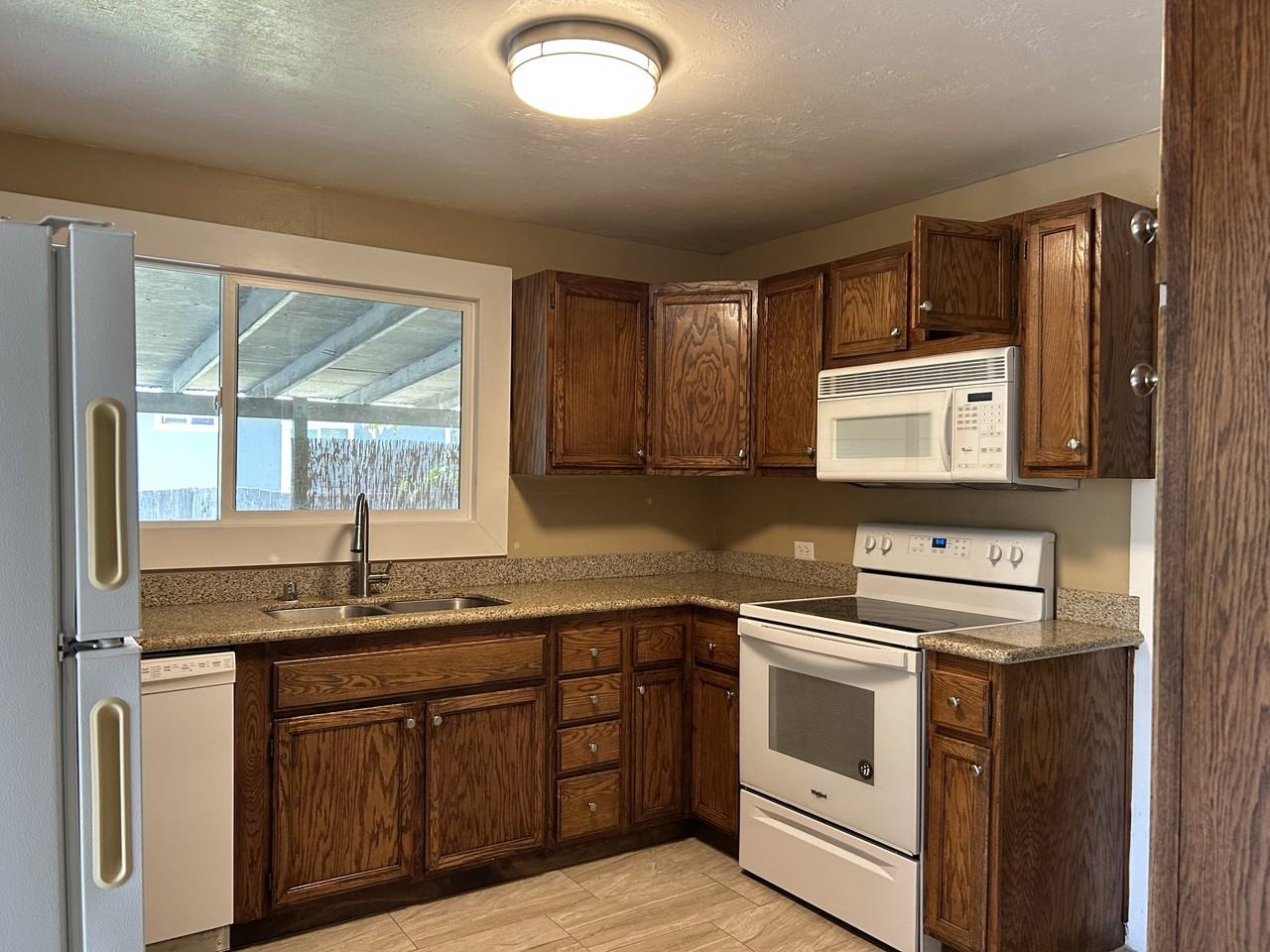 489 2nd St - Photo 3 of 5